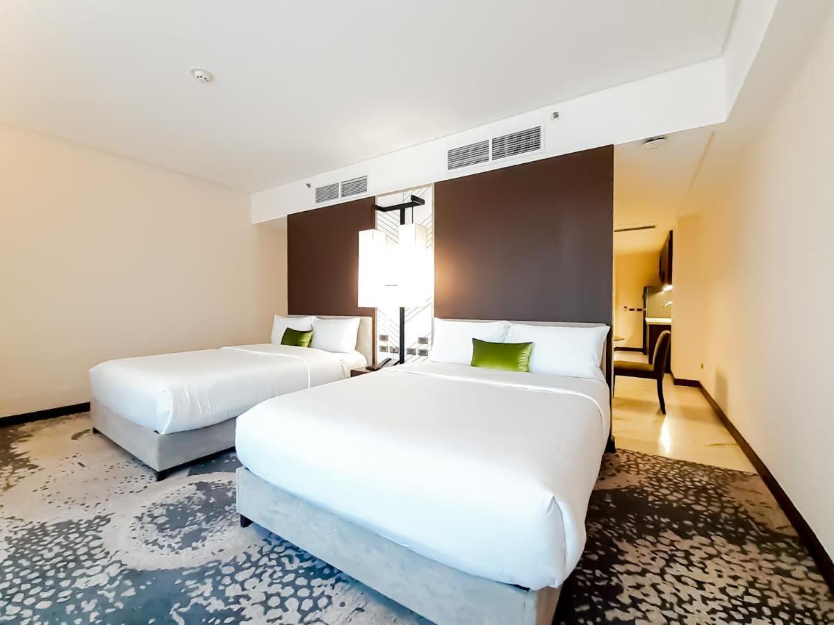 The Excelsior Hotel Las Piñas Buitenkant foto